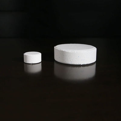 TCCA 90 en polvo, ácido tricloroisocianúrico 90 con un peso molecular de 232.41 g/mol y tamaño de grano de 8-30 malla, 20-60 malla para una densidad aparente óptima de 0.7-0.9 g/cm³